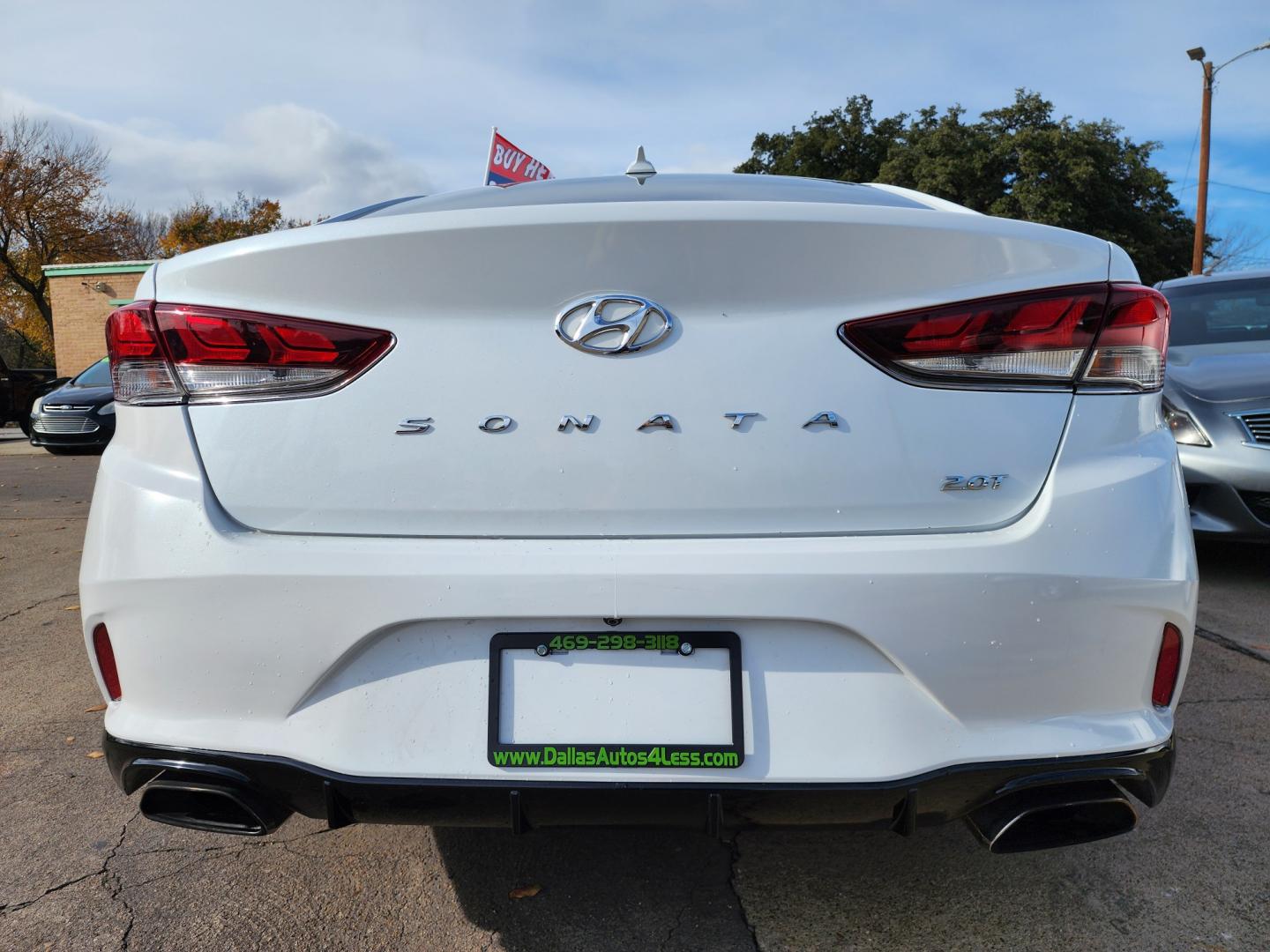 2018 DIAMOND WHITE Hyundai Sonata Sport (5NPE34AB5JH) with an 2.0L engine, AUTO transmission, located at 2660 S.Garland Avenue, Garland, TX, 75041, (469) 298-3118, 32.885551, -96.655602 - Welcome to DallasAutos4Less, one of the Premier BUY HERE PAY HERE Dealers in the North Dallas Area. We specialize in financing to people with NO CREDIT or BAD CREDIT. We need proof of income, proof of residence, and a ID. Come buy your new car from us today!! This is a Very clean 2018 HYUNDAI SON - Photo#4